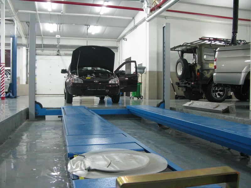 Ремонтная зона автотехцентра LADA, UAZ Ремонтная зона автотехцентра LADA, UAZ