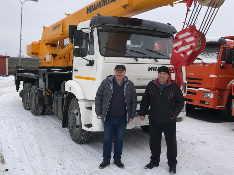 Очередной новый автокран Ивановец на шасси КАМАЗ 65115 отправился со стоянки Техинком на работу к нашему постоянному клиенту в речной порт Московской области