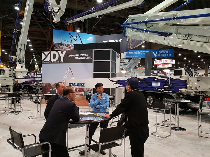 DY Corporation представила на выставке WOC новые модели автобетононасосов