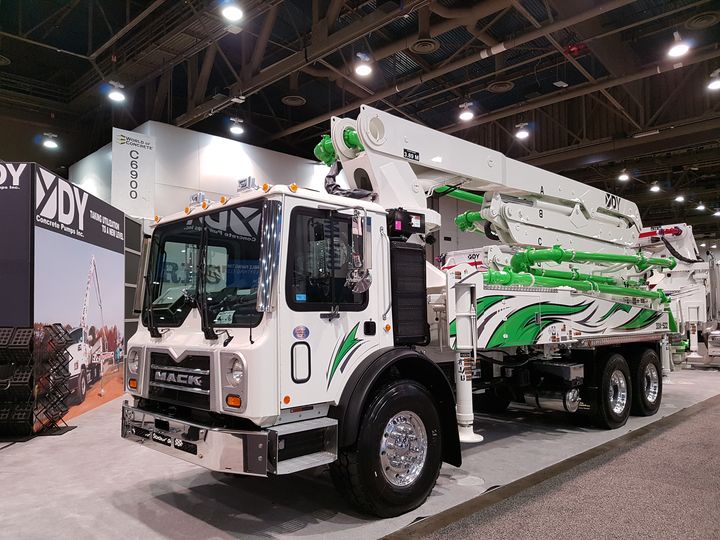 DY Corporation представила на выставке WOC новые модели автобетононасосов