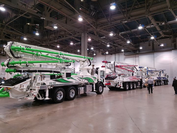 DY Corporation представила на выставке WOC новые модели автобетононасосов