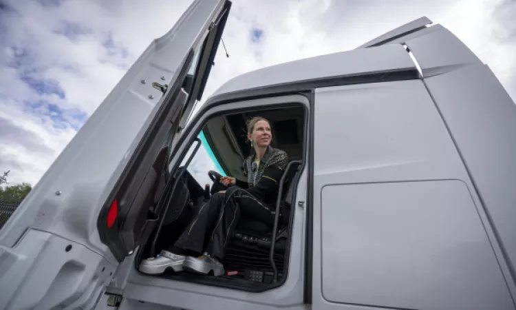 Автоэксперт Елена Лисовская побывала на «КАМАЗе»