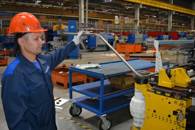 «НЕФАЗ» оснастил производство современным ЧПУ-трубогибом