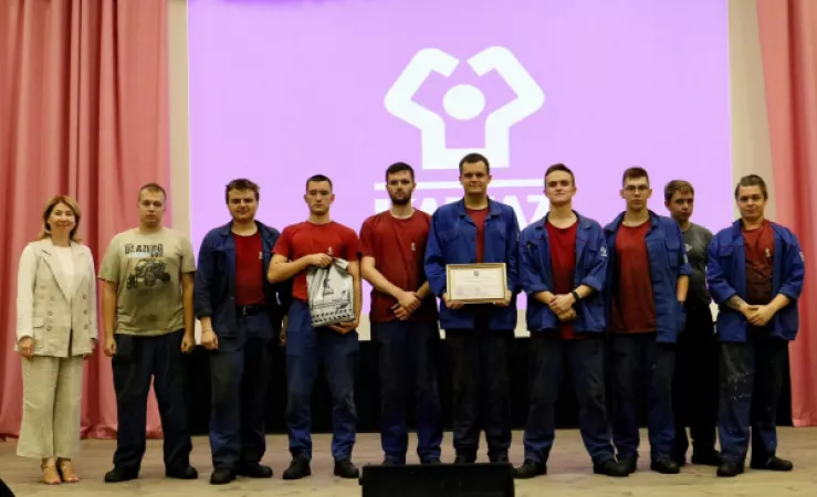 Бауманцы завершили практику на заводе двигателей «КАМАЗа»