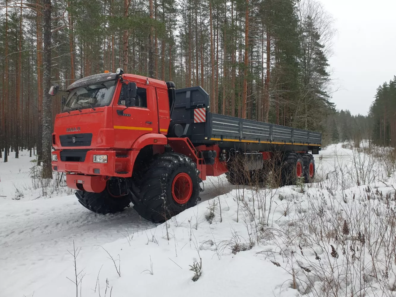 Бортовой автомобиль вездеход ЯМАЛ 6320