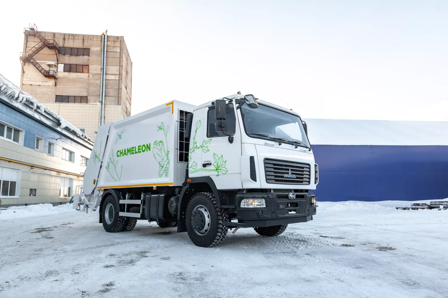 Мусоровоз с задней загрузкой Chameleon МТБ-16. На шасси МАЗ-5340.