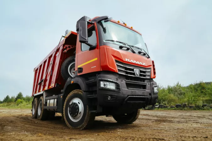 Дорожно-строительная компания протестировала новейший самосвал КАМАЗ-6595