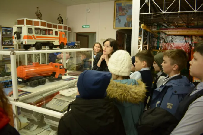 Будущие инженеры посетили «НЕФАЗ»