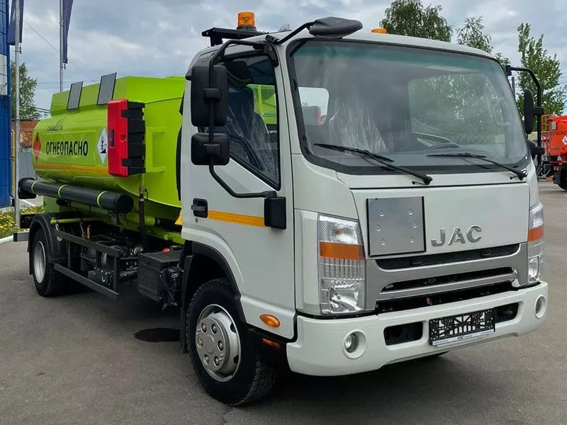 Автотопливозаправщик CHAMELEON-4.9 на шасси JAC N90
