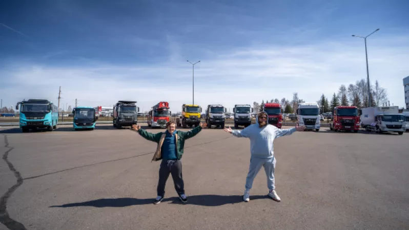 Съёмочная группа шоу «Рыцарь Дорох» побывала на «КАМАЗе»