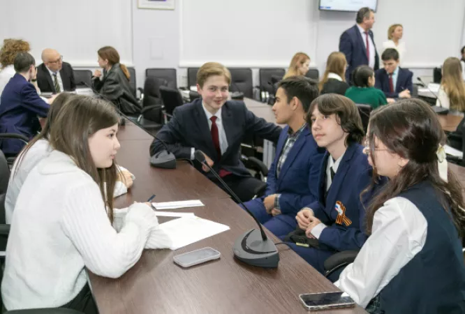 Челнинские школьники встретились с юристами «КАМАЗа»