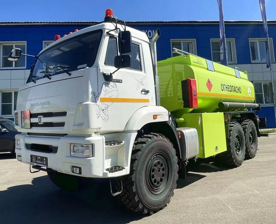 Автотопливозаправщик CHAMELEON-11 на шасси КАМАЗ 43118