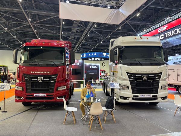 Автомобили КАМАЗ новейшего поколения на выставке в Астане