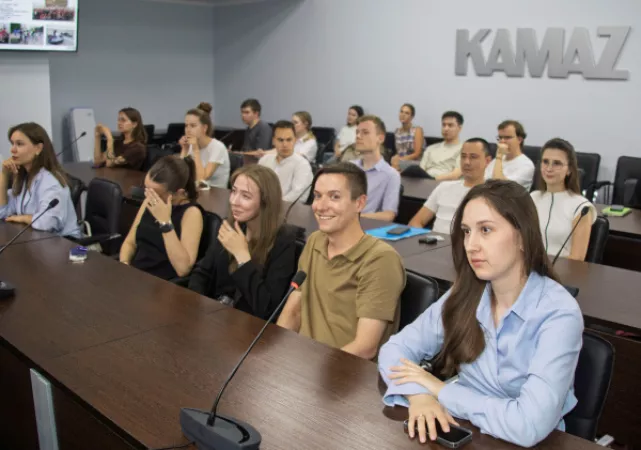 Совет молодёжи «КАМАЗа» провёл встречу с новичками