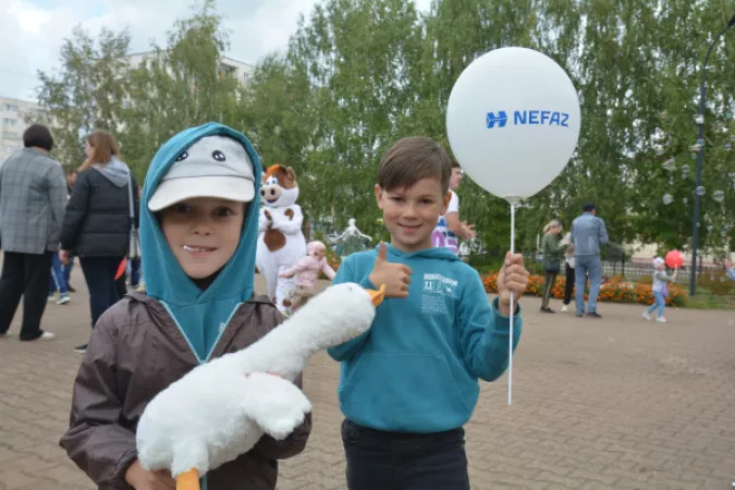 Подарки для первоклассников от «НЕФАЗа»