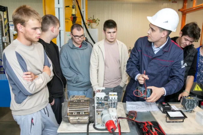 Экскурсия на «КАМАЗ» для участников проекта «Больше, чем работа»