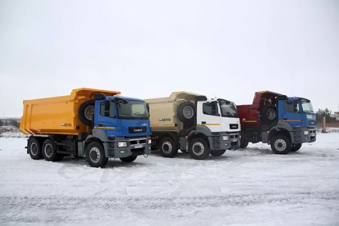 Новые самосвалы сошли с конвейера