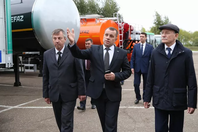 Глава Башкирии побывал на «НЕФАЗе»