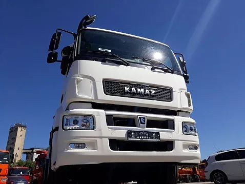 Седельный тягач КАМАЗ 65206