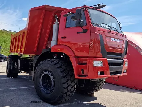Самосвал ЯМАЛ В-4520 с шарнирно-сочленённой рамой