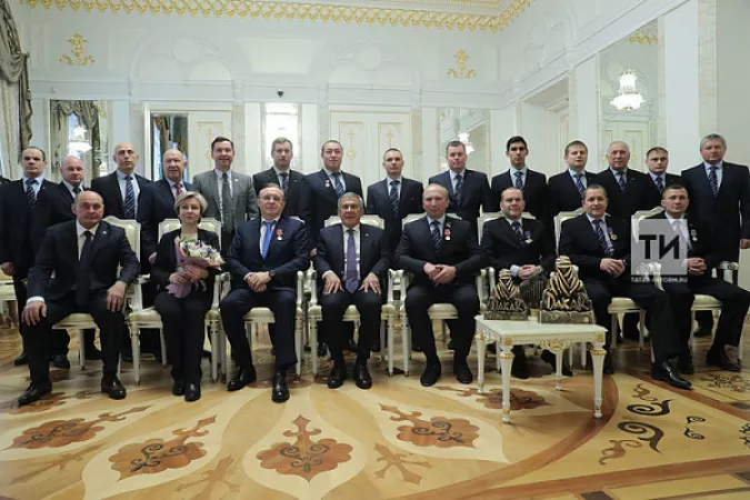 Президент Татарстана наградил команду «КАМАЗ-мастер»