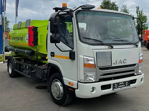 Автотопливозаправщик CHAMELEON-4.9 на шасси JAC N90