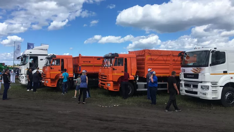 Автотехника КАМАЗ на агропромышленном форуме