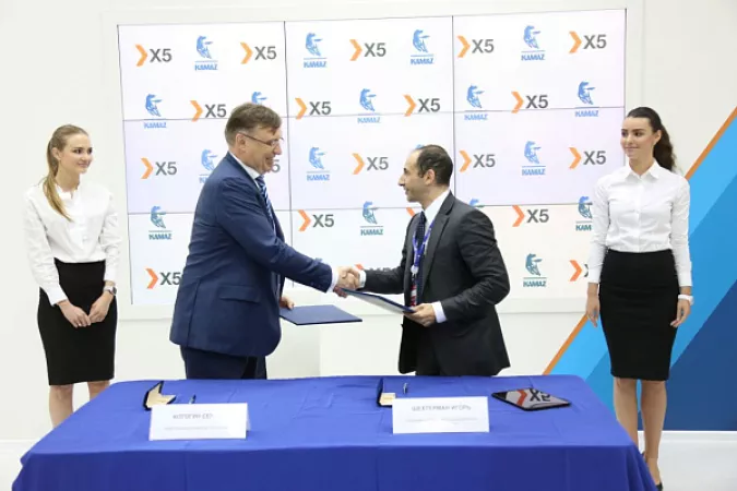 «КАМАЗ» И X5 RETAIL GROUP ПОДПИСАЛИ СОГЛАШЕНИЕ О СОТРУДНИЧЕСТВЕ