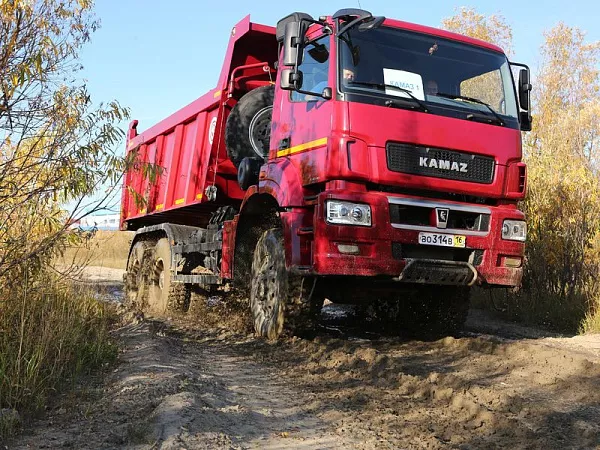 Динамический показ автотехники КАМАЗ в Сургуте