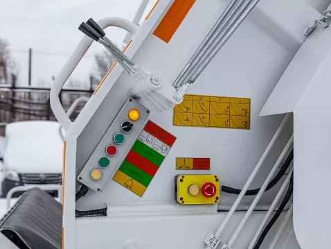 Мусоровоз с задней загрузкой Chameleon МТБ-16. На шасси КАМАЗ-53605.