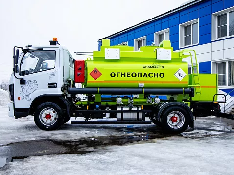 Автотопливозаправщик Chameleon-4.9 на шасси DONGFENG C80S