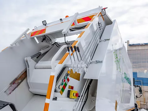 Мусоровоз с задней загрузкой Chameleon МТБ-16. На шасси КАМАЗ-53605.