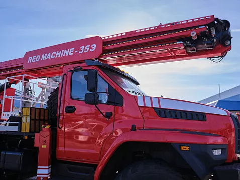Автогидроподъемник Red Machine/35Э на базе УРАЛ 5557
