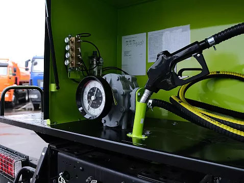  Автотопливозаправщик Chameleon-15 на шасси FAW J6 CA3250