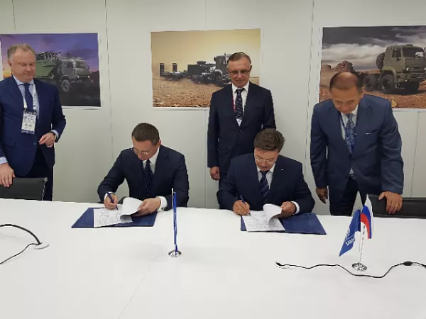 Новикомбанк профинансирует «КАМАЗ» на 2 млрд рублей