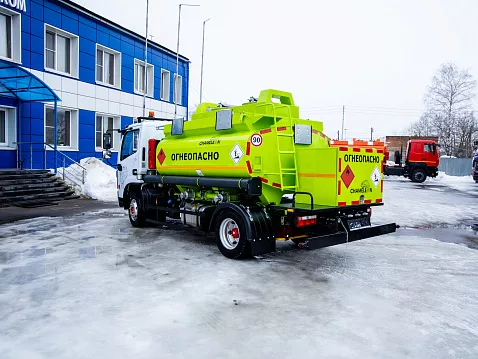Автотопливозаправщик Chameleon-4.9 на шасси DONGFENG C80S