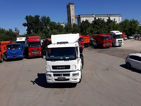 Седельный тягач КАМАЗ 65206