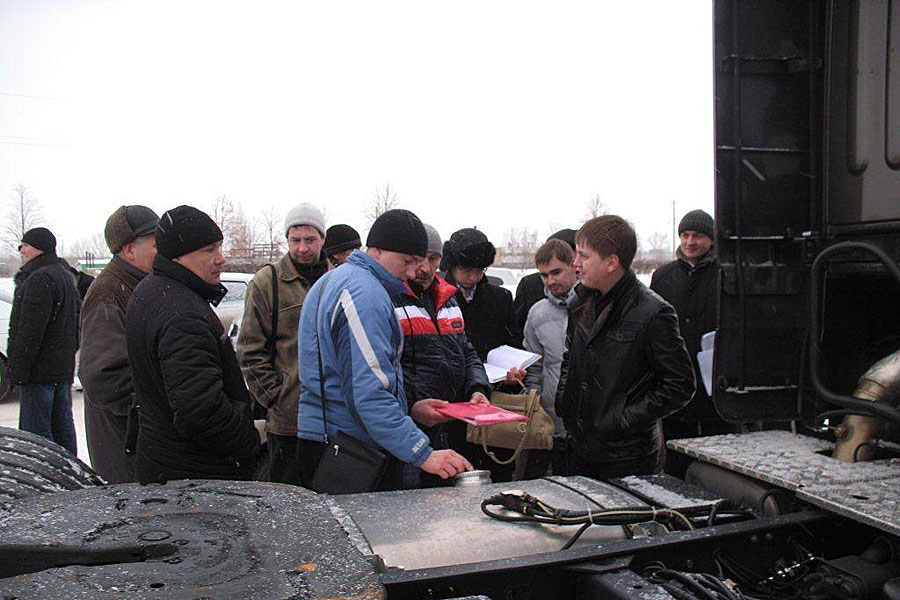 Дальнобойщики присмотрелись к новому КАМАЗу Дальнобойщики присмотрелись к новому КАМАЗу