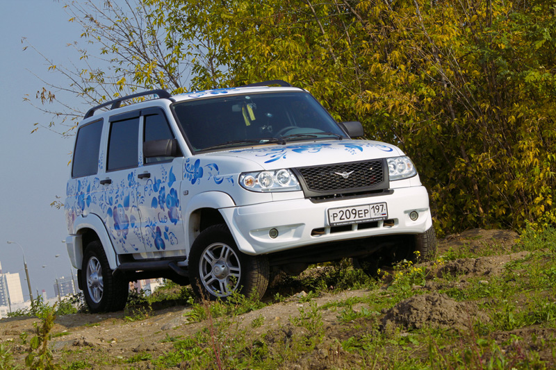 UAZ Patriot, расписанный под гжель