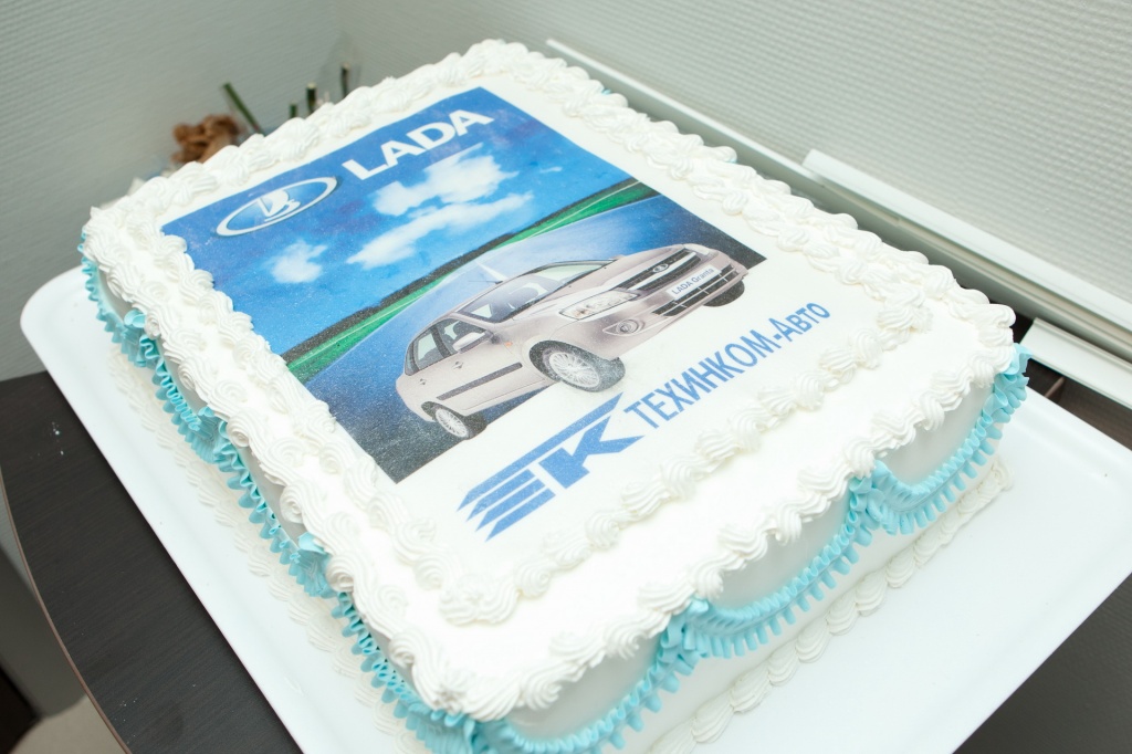 Праздничный торт в честь открытия автосалона "ТЕХИНКОМ-Авто"